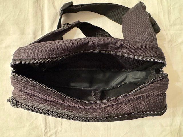 Taschen: BAUCHTASCHE - UMHÄNGETASCHE - X-ZESS – Gebraucht aus Honau von sainj 3