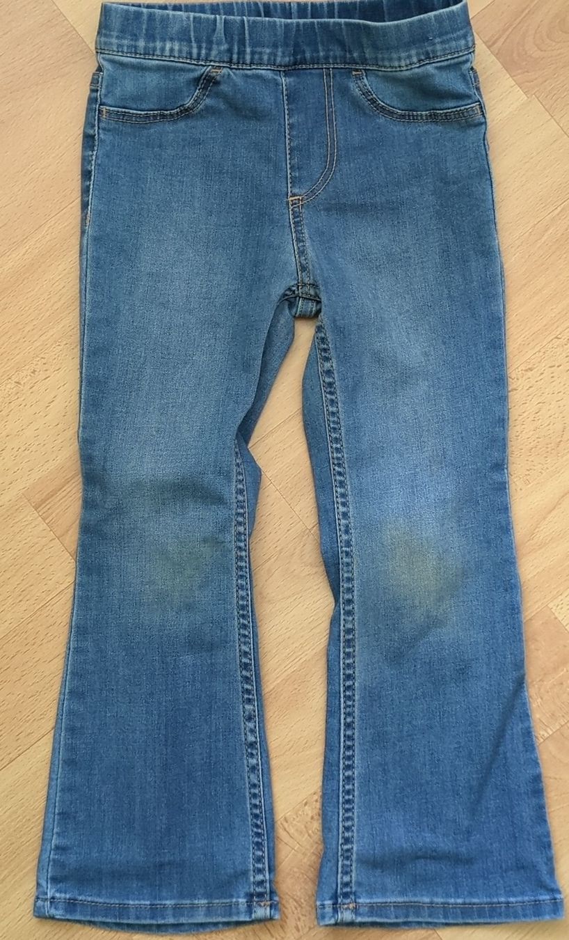 H&M Pantaloni: Jeans Mädchen Grösse 104 leichte Flecken – Usato da Adlikon b. Andelfingen venduto da IlonaSp