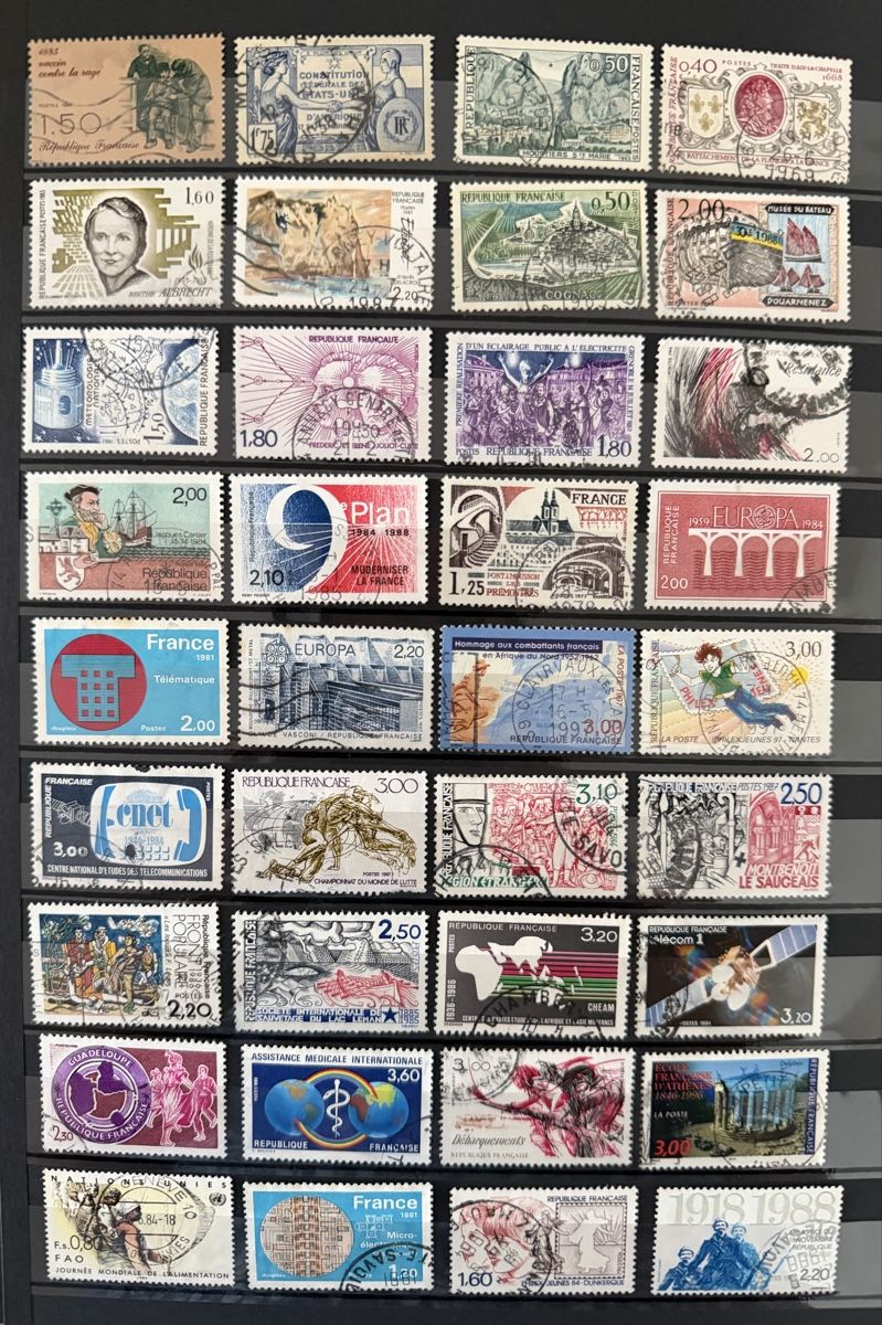 Tutti i francobolli: 71 timbres - France – Usato da Petit-Lancy venduto da Solcarm 1