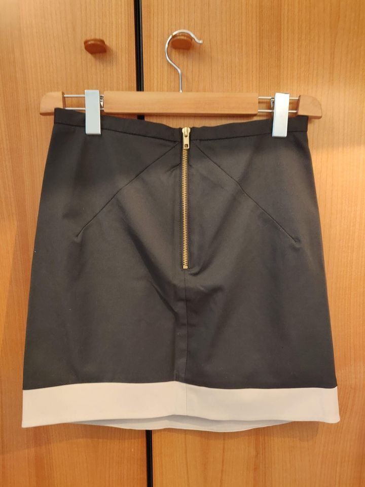 H&M Gonne: Jupe noire et beige neuve H&M – Nuovo (secondo la descrizione) da Colombier VD venduto da jaredein 1