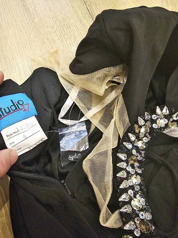 Kleider: Abendkleid – Gebraucht aus Grosshöchstetten von Qenko 1