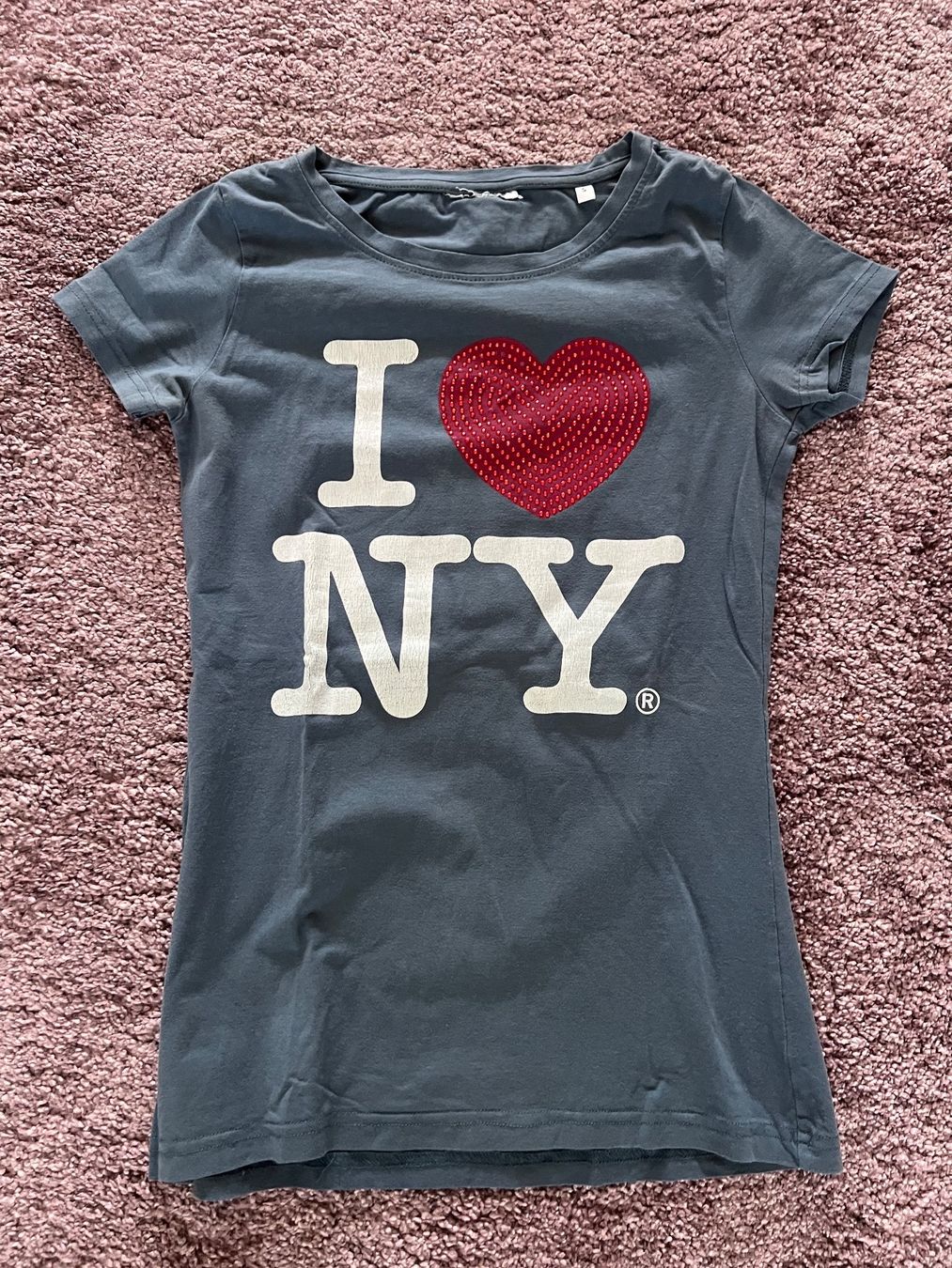 Blusen, T-Shirts & Tops: New York Shirt mit Glitzer Größe: S – Gebraucht aus Volketswil von Latinozh5