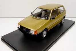 Fiat Uno Phase I 3-Türer 1983-1989 Gold met. / schwarz  1:24