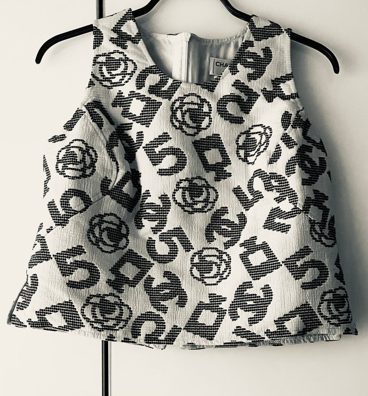 Chanel Top: CHANEL Top Gilet – Usato da Etoy venduto da Airesun