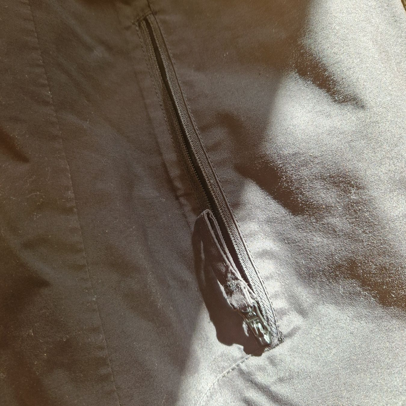 Helly Hansen Giacche: Robuste schwarz-braune Winterjacke Helly Hansen Gr. 140 – Usato da Zürich venduto da Kauh 5