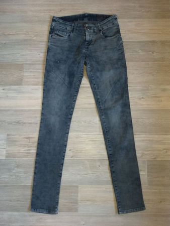 Jeans DIESEL  Taille / Grosse W25   Model GRUPEE.....