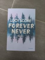 Roman Forever Never von Lucy Score, gebrauchter Zustand