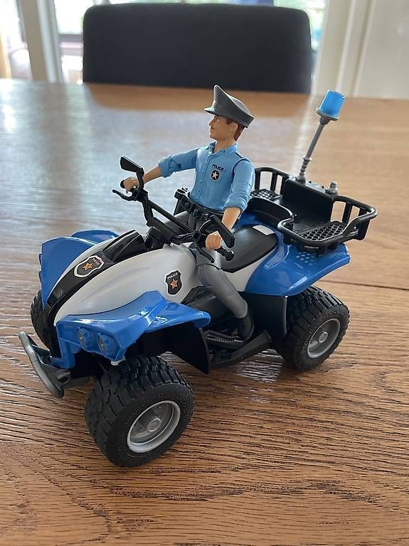 Statuette: Polizeiquat – Usato da Bellach venduto da Sugus021 1