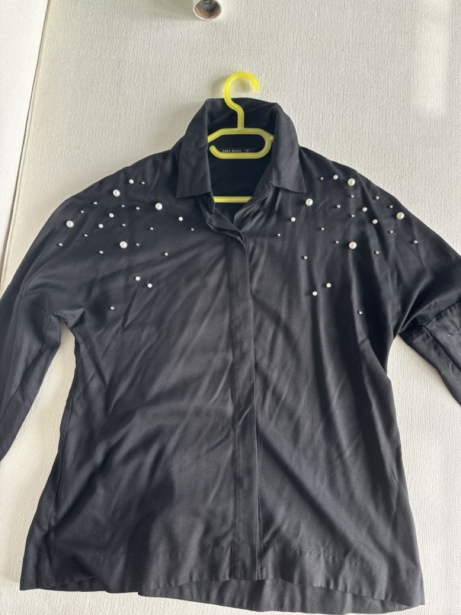 Zara Camicette: Zara Basic Hemd schwarz mit Perlen Grösse S gebraucht – Usato da Kreuzlingen venduto da gappsha