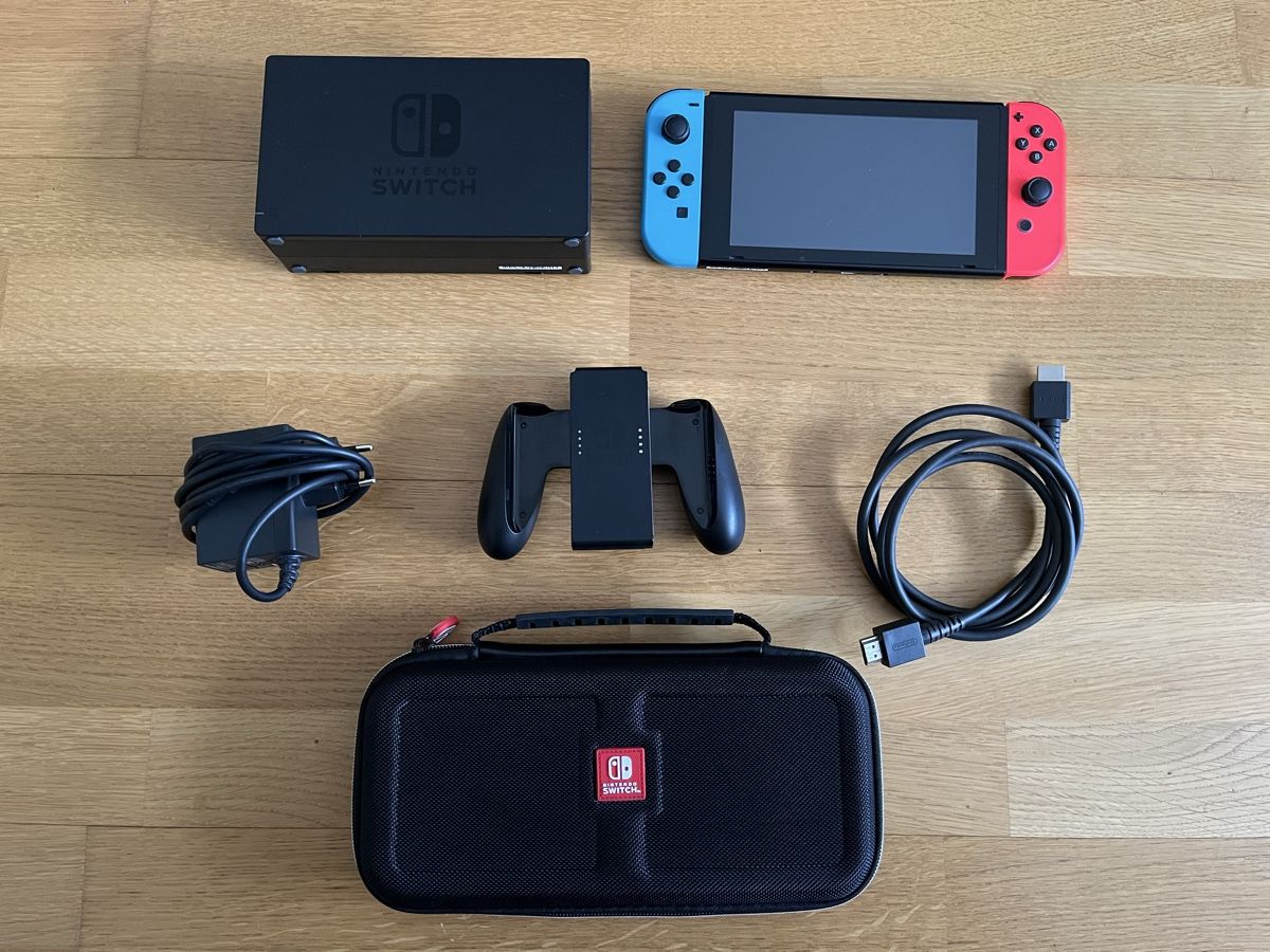 Nintendo Console: Nintendo Switch inkl. Netzteil und Etui – Usato da Basel venduto da Xela86