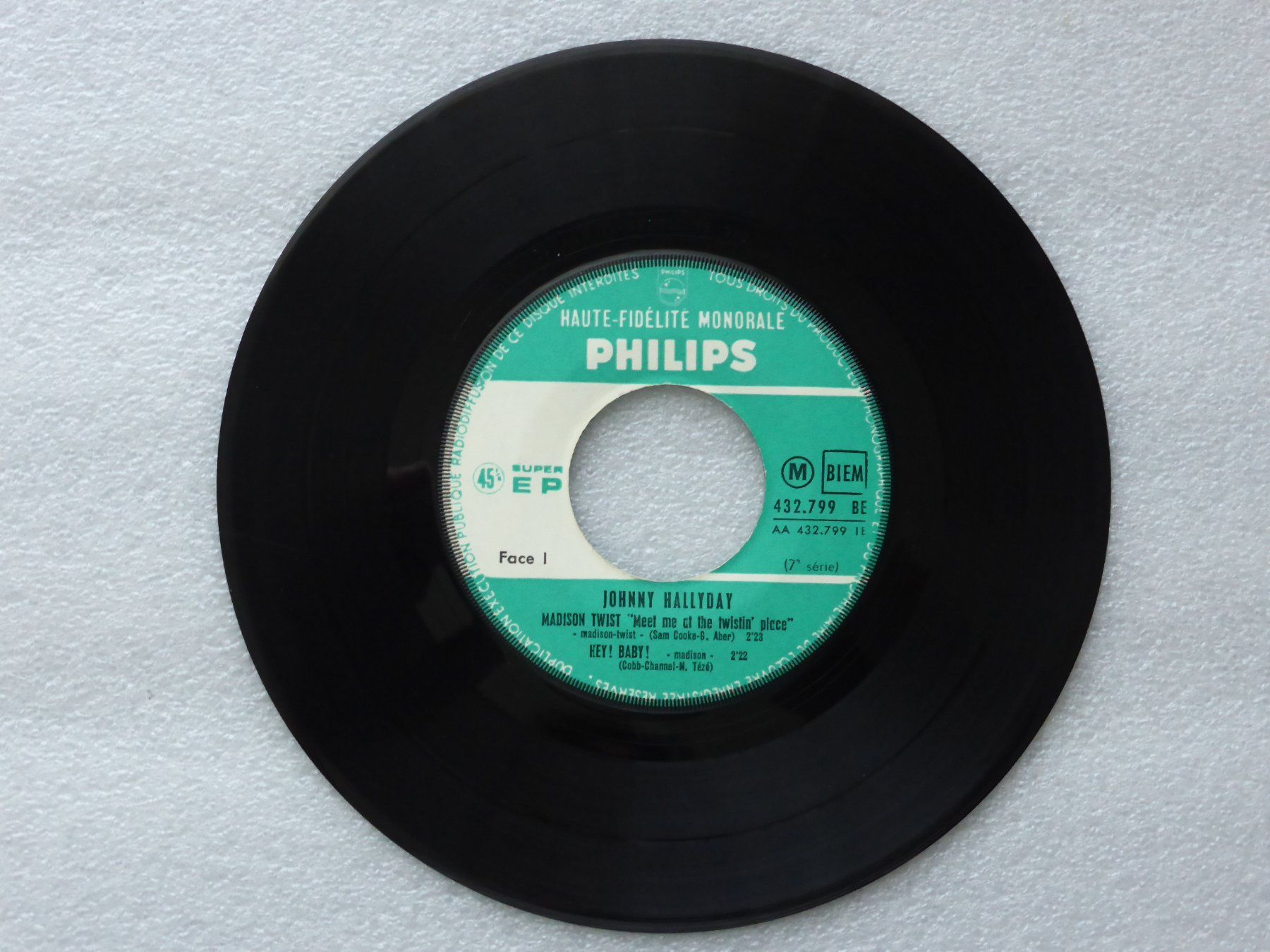 Dischi in vinile: Vinyl Single   EP  JOHNNY HALLYDAY – Usato da Küssnacht am Rigi venduto da Mondkinder 1