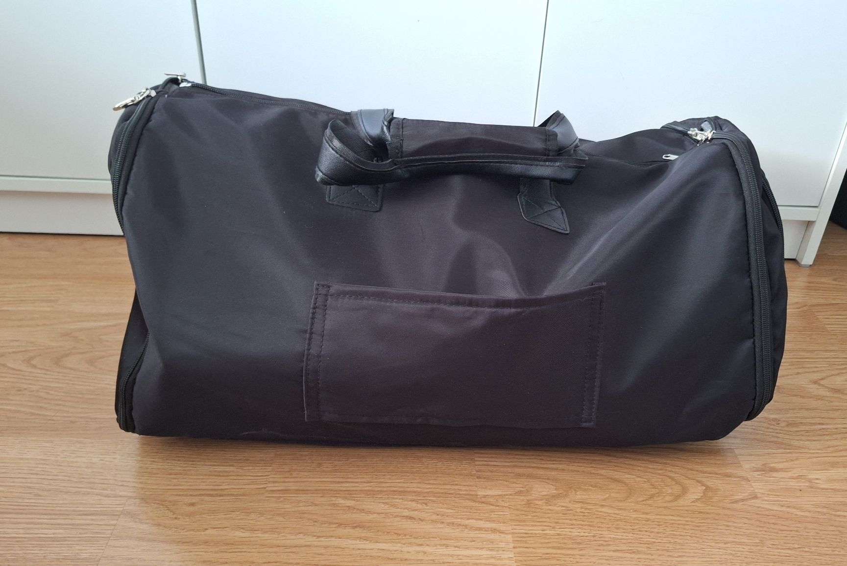 Sacs: Reisetasche schwarz mit Kleidersackfunktion  – D'occasion à Lützelflüh-Goldb par bli_f2v9 6