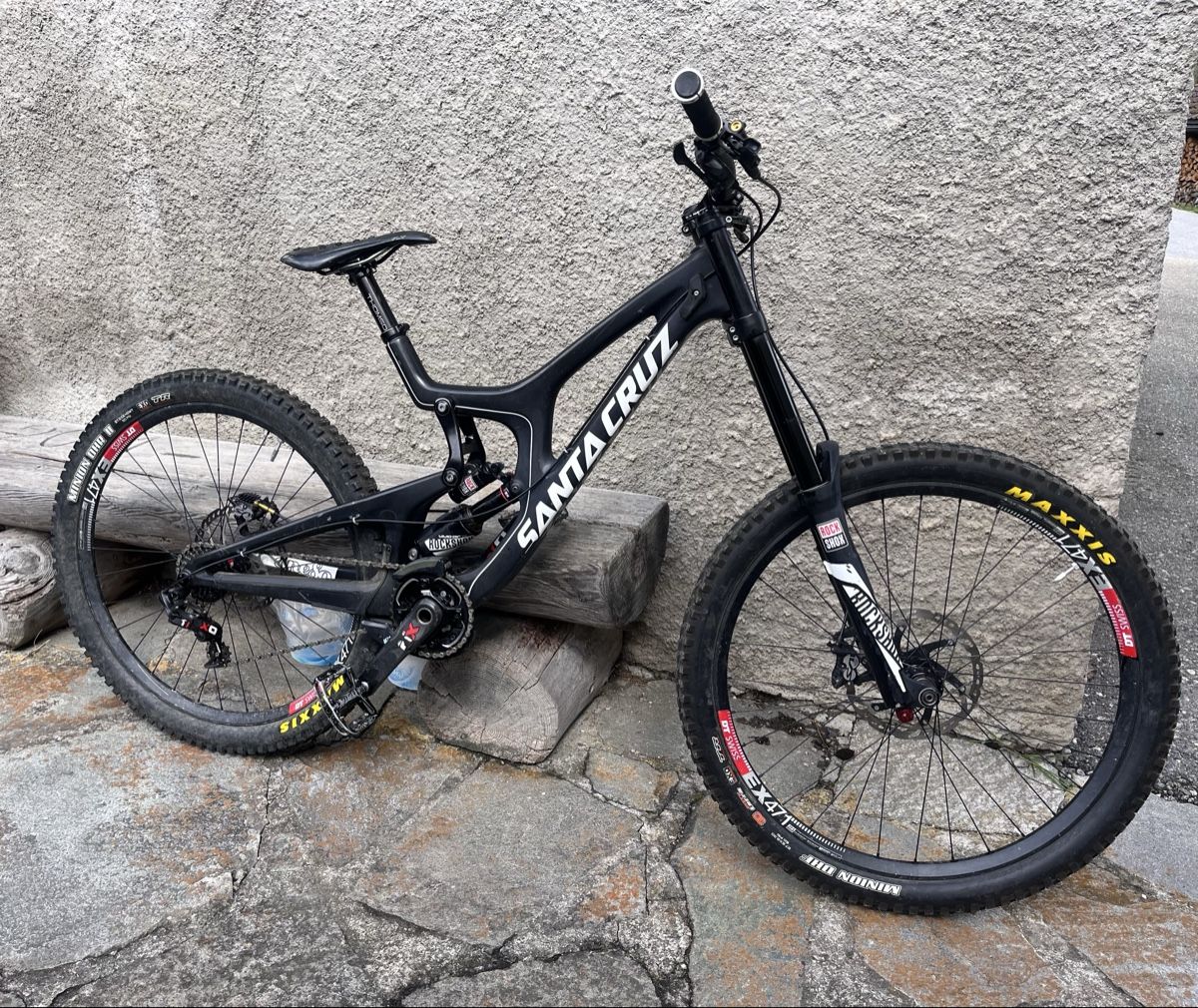 Santa Cruz Biciclette: Santa Cruz V10 2016 Grösse M – Usato da Obfelden venduto da Andrin. 2