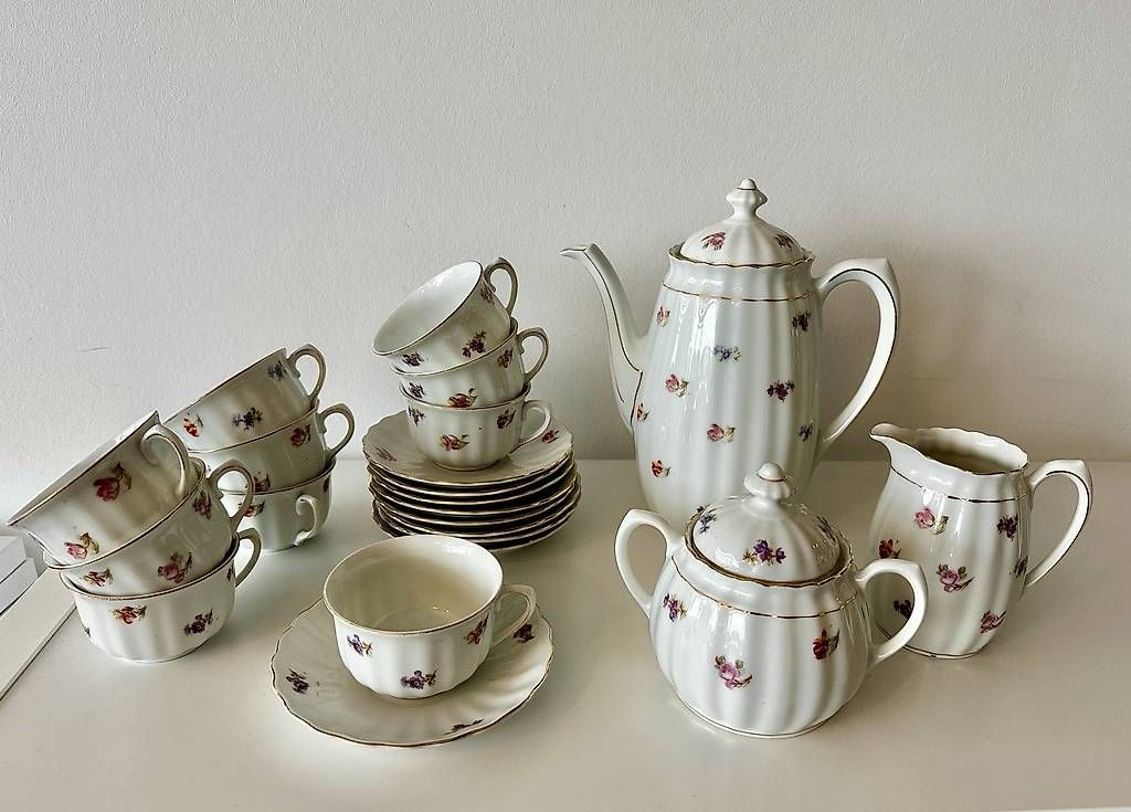 Set di piatti: Service à thé / café (24 pièces) – Usato da Vouvry venduto da aline_s
