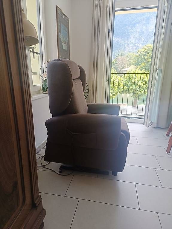 Poltrone: Poltrona relax motorizzata con telecomando, grigio – Usato da Castel San Pietro venduto da giu_698b 1