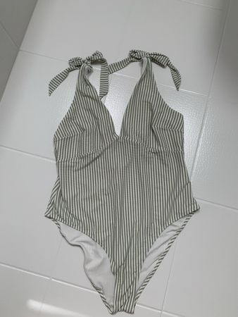 Badeanzug von H&M Gr. 48/50 grün/beige  gestreift