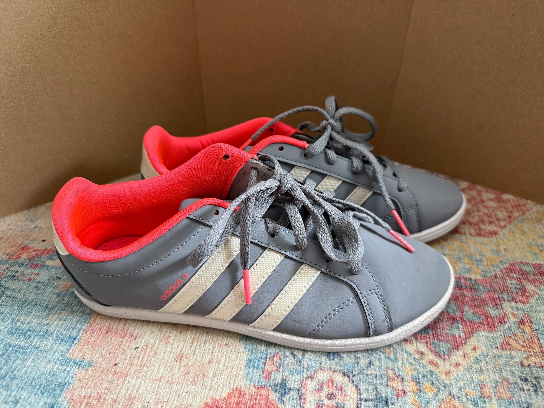 Chaussures femmes: Adidas Sneaker – D'occasion à Bellach par S.Kyra