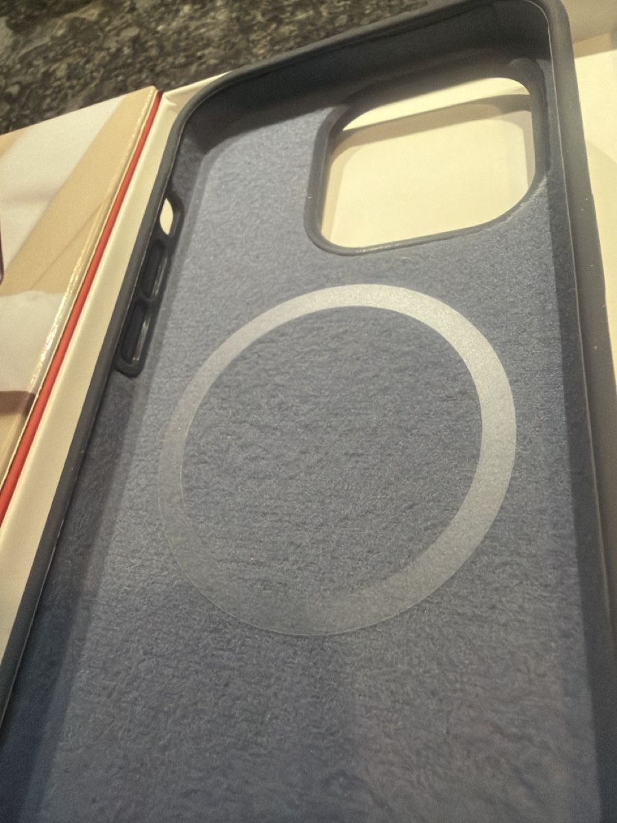Apple Covers & Schutzfolien: Coque iPhone 15 pro neuf MagSafe  – Neu und originalverpackt aus Yverdon-les-Bains von ame_7f2x 2