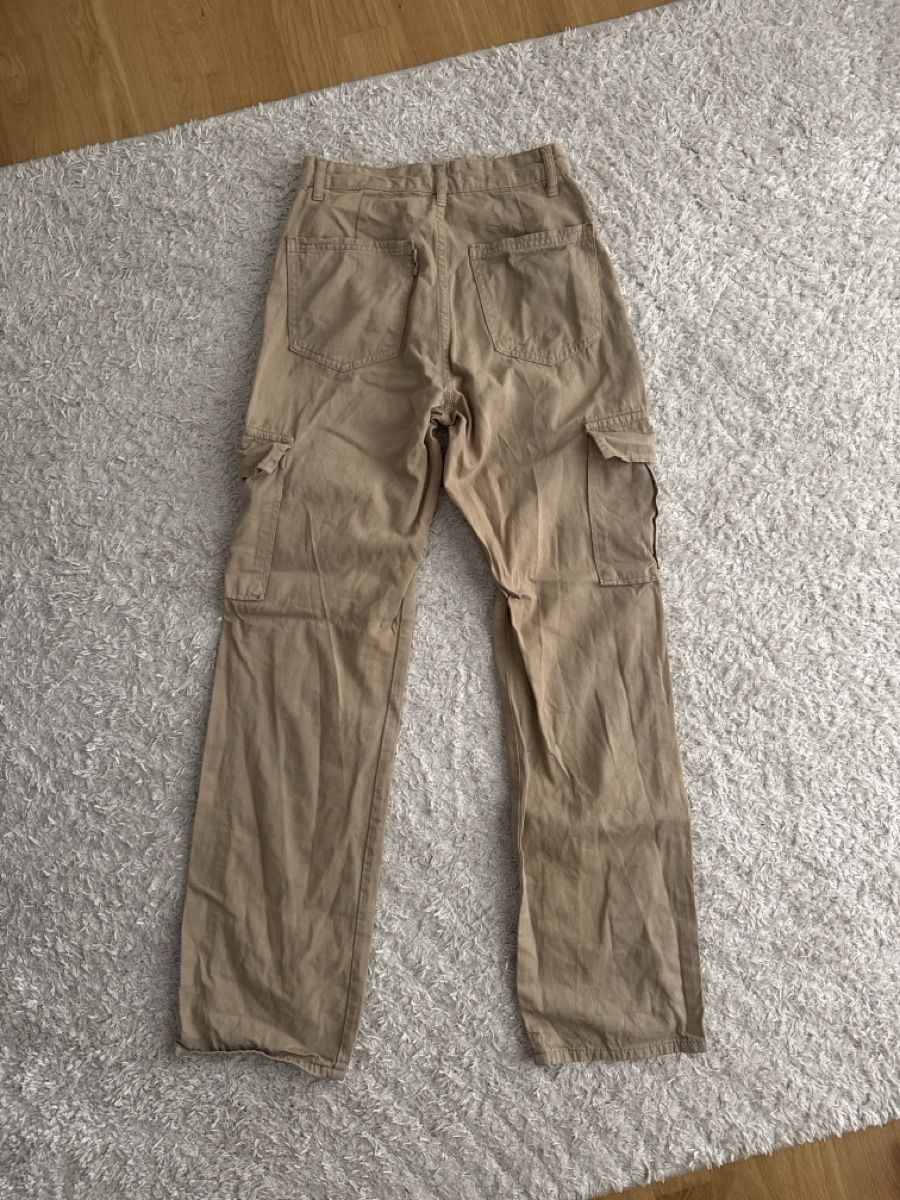 Stradivarius Pantaloni: Cargohose von Stradivarius, Gr. 36, beige – Nuovo (secondo la descrizione) da Gächlingen venduto da anjuli_123 3