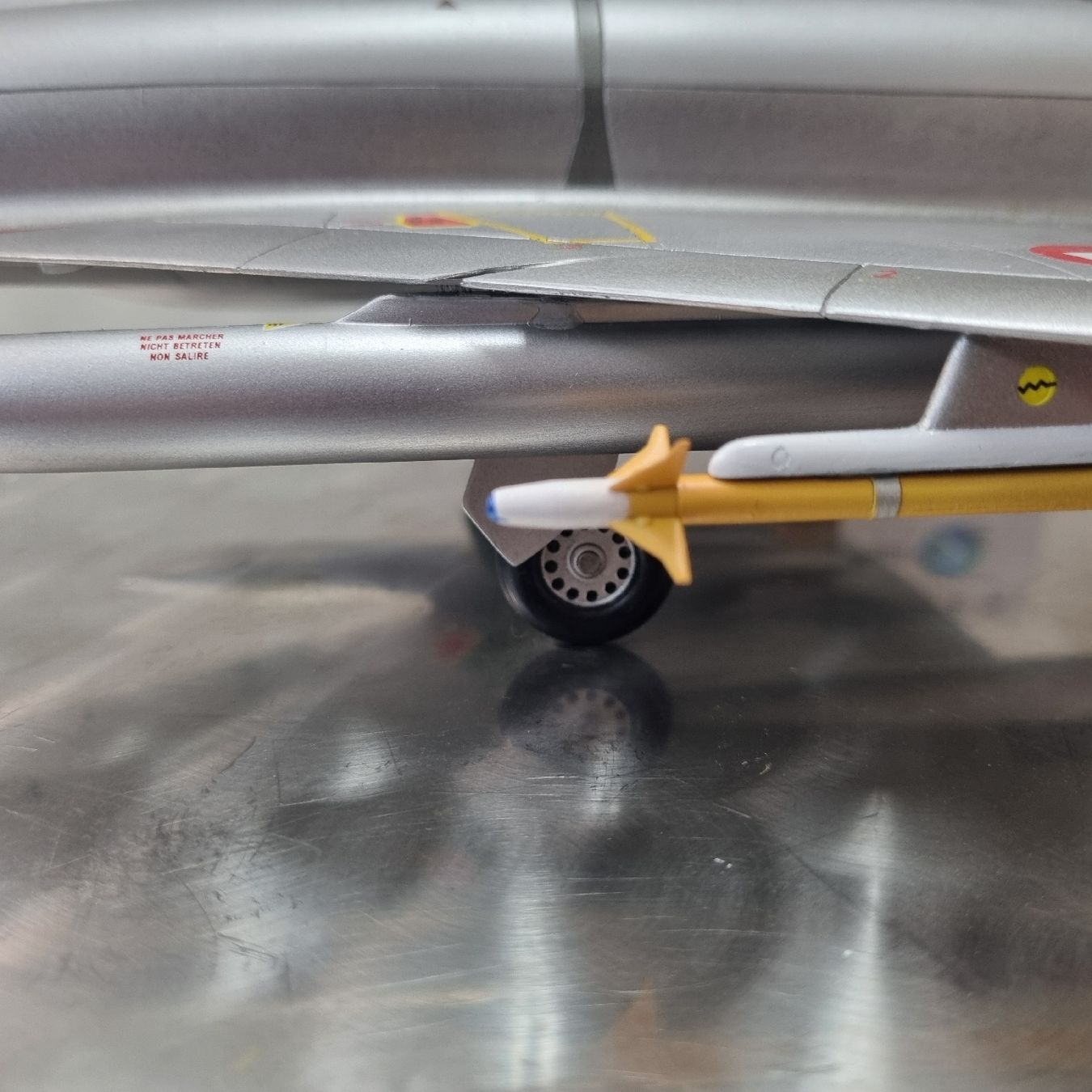 Schweizer Armee Kit di modellismo & Modellini statici: Schweizer Mirage III S J-2302, Flugzeugmodell 1:32 – Nuovo (secondo la descrizione) da Männedorf venduto da Modellbau-wyss 3
