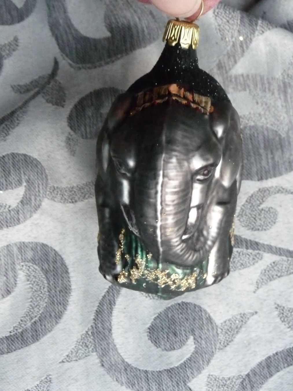 Tutte le decorazioni: dunkelgrauer Elefant mit schwarzer Decke christbaumschmuck – Nuovo e nell'imballaggio originale da Alpnach Dorf venduto da marvo 1