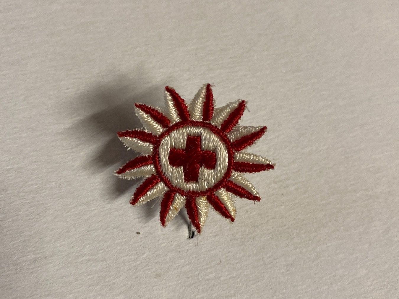 Plaketten & Abzeichen: EPINGLETTE - CROIX ROUGE - COMITE INTERNATIONAL – Gebraucht aus Le Brassus von cinema13 1