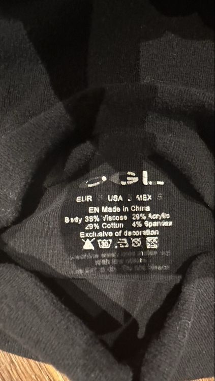 Tops: OGL Thermo Schwarzes Basic Langarmshirt, Grösse S, – D'occasion à Männedorf par linhlinh 1