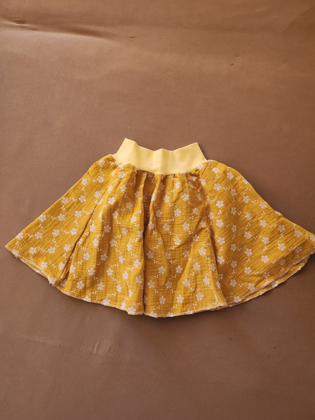 Vestiti & Gonne: senfgelber Sommerjupe Gr. 98/104 – Nuovo (secondo la descrizione) da Othmarsingen venduto da pao_2xld