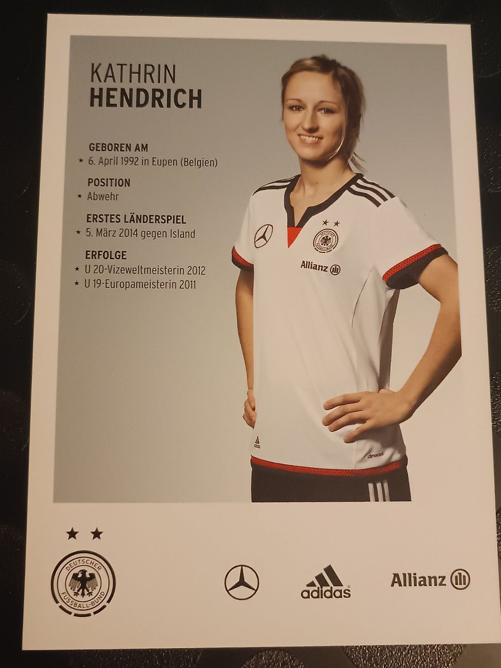 Autografi: Kathrin Hendrich  - DFB Autogrammkarte - handsigniert – Usato da Menziken venduto da Artographs 1