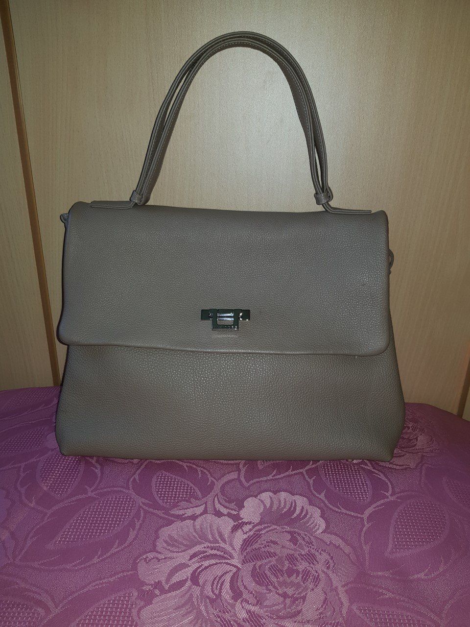 Borse da donna: Unützer Leder Handtasche – Usato da Basel venduto da chien008