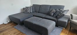 Hochwertige Couch / Sofa in Anthrazit mit Hocker & Kissen