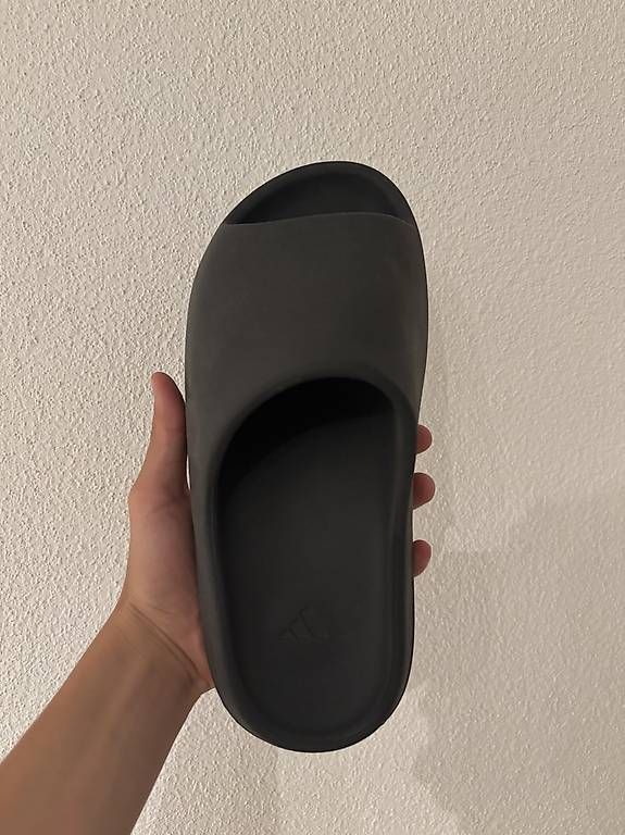 Adidas Scarpe da uomo: Yeezy Slides – Usato da Hirzel venduto da leandro_. 2