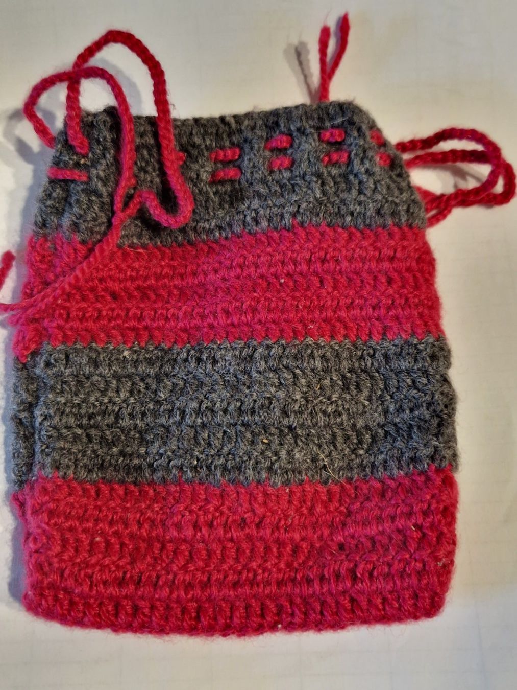 Altro in  Abbigliamento & Accessori: Gestricktes Etui /Unikat Handarbeit – Usato da Melchnau venduto da Fishel