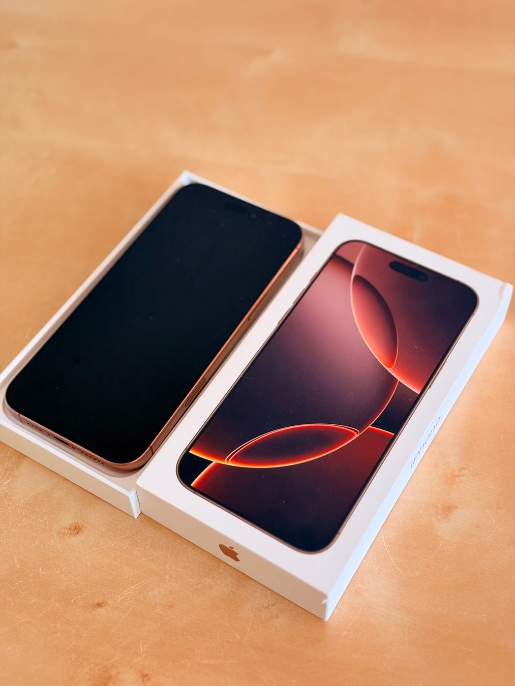 Apple Telefoni cellulari / Smartphones: iPhone 16 Pro Max, Desert Titanium, 256 GB – Usato da Erlenbach ZH venduto da kvl_6bd6 1