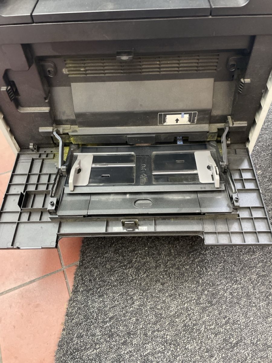 Brother Stampanti: Brother DCP-8450CDW – Difettoso da Dübendorf venduto da BAGAG 1