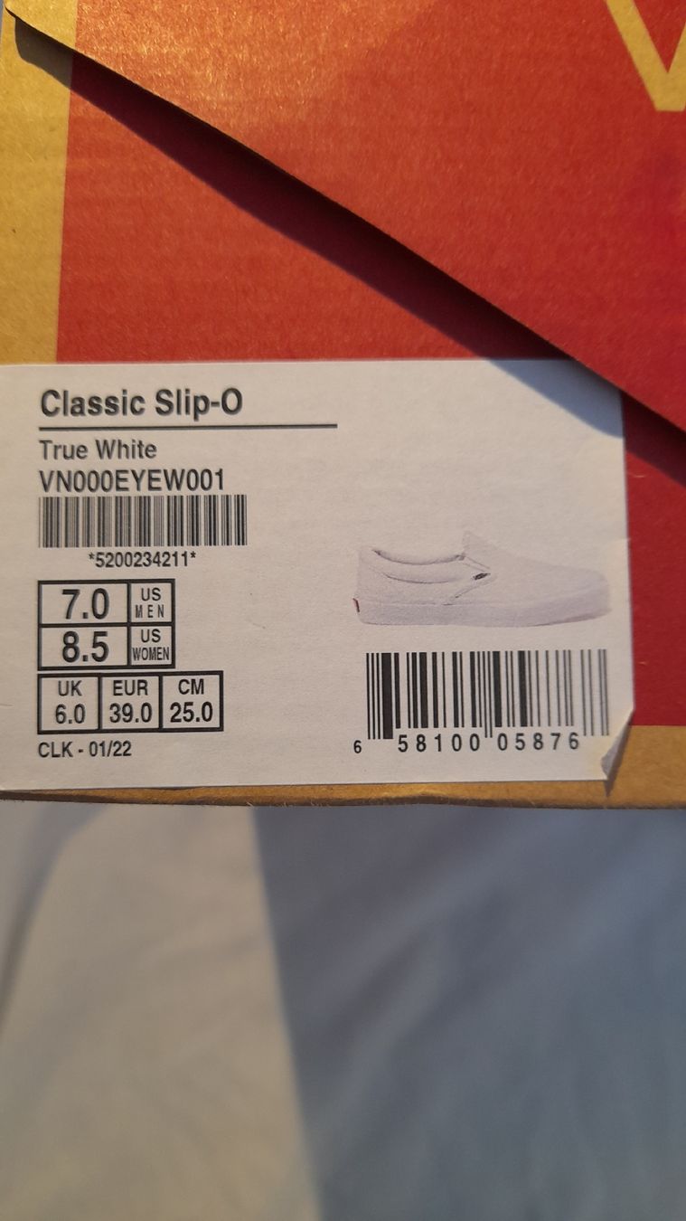 Vans Scarpe da uomo: Vans Classic Slip-On neuves, blanches, taille 39. – Nuovo e nell'imballaggio originale da st.gallen venduto da The_Rag_Picker. 1