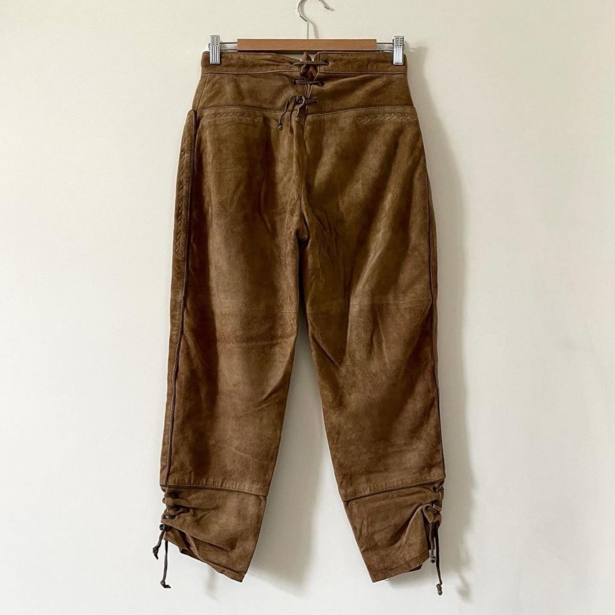 Pantaloni: TRADITIONAL AUSTRIAN Vintage Leather Pants – Usato da Emmen venduto da Avviivva_Com2023 3