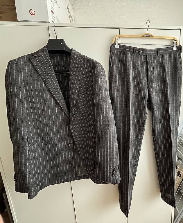Completi, tute sportive e funzionali: Suit Supply Anzug Herren – Usato da Ennetbaden venduto da julija.