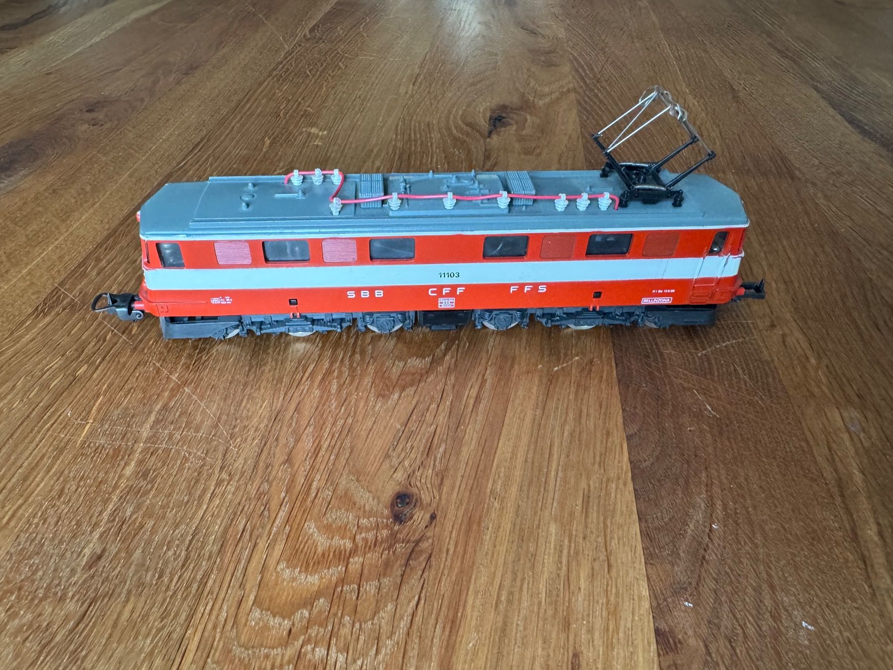 Modellini di ferrovie: SBB Swiss Express HO – Usato da Frauenfeld venduto da mani.s