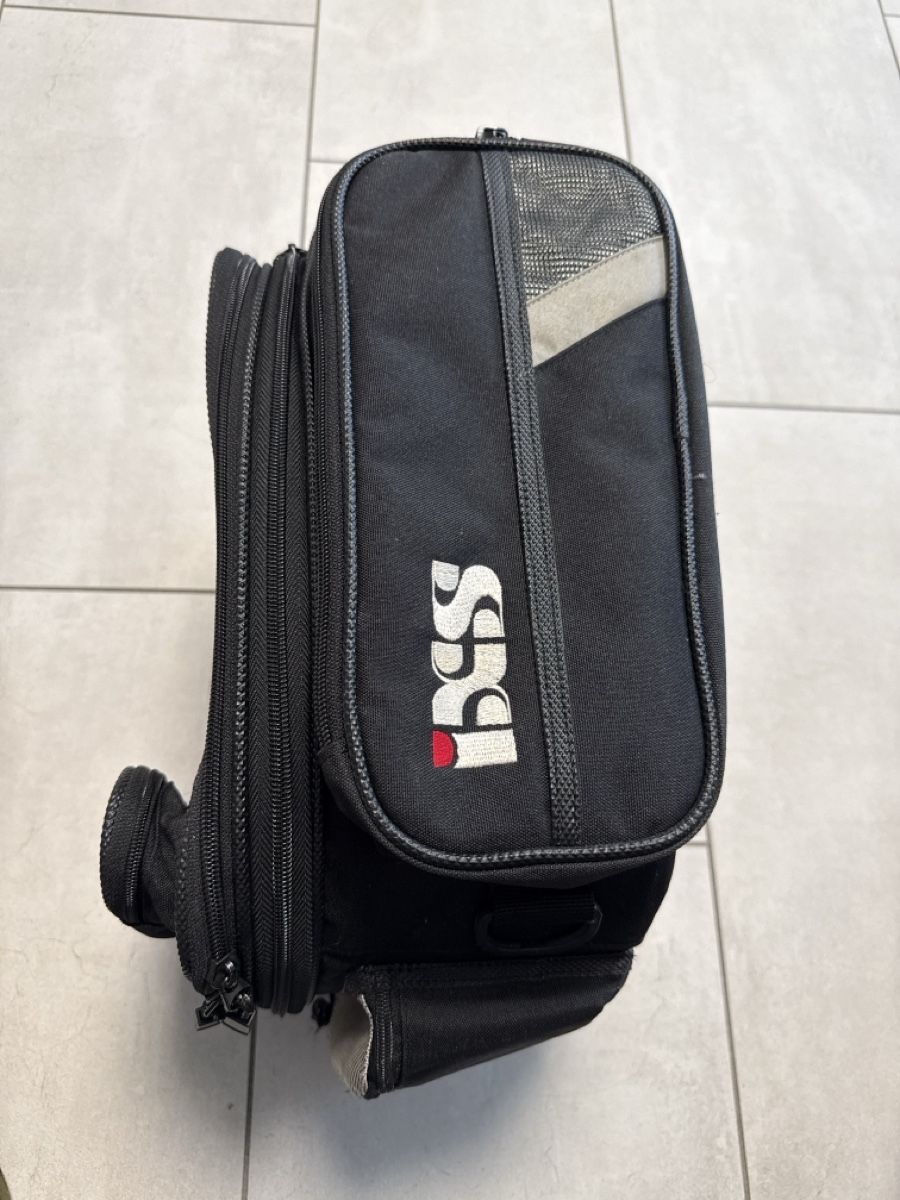 IXS Borse: IXS Tankrucksack Motorrad Tasche Schwarz – Usato da Hunzenschwil venduto da Amblazing 5