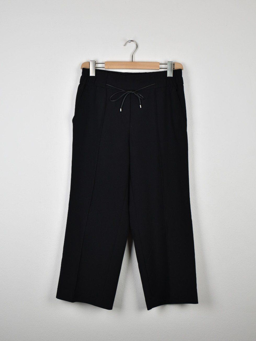 Marc Cain Pantaloni: Marc Cain Stoffhose, weites Bein, cropped, Gr.40 – Usato da Nürensdorf venduto da 2ND_STORY