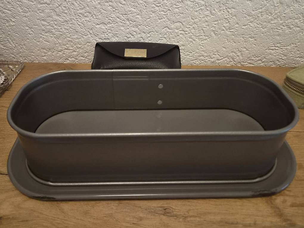 Teglie da forno: Cake-Form mit Transporthaube – Usato da Luzern venduto da car_f2cq 2