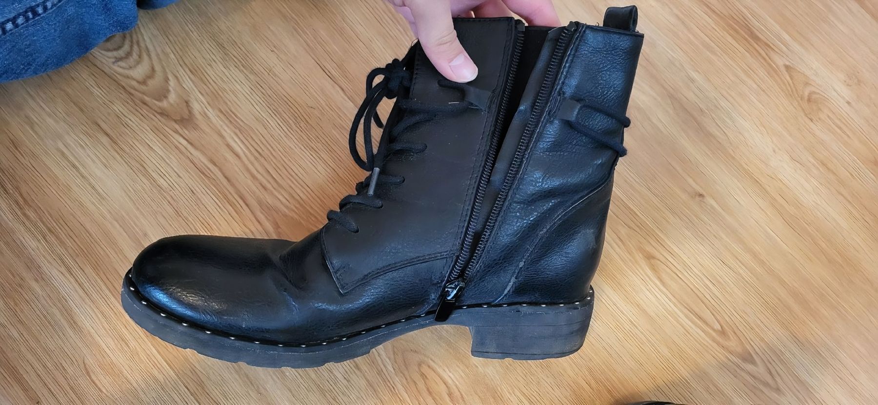 Herrenschuhe: Bottines rangers rock à broderies dorées 37 – Gebraucht aus Montcherand von mam_6ctf 2