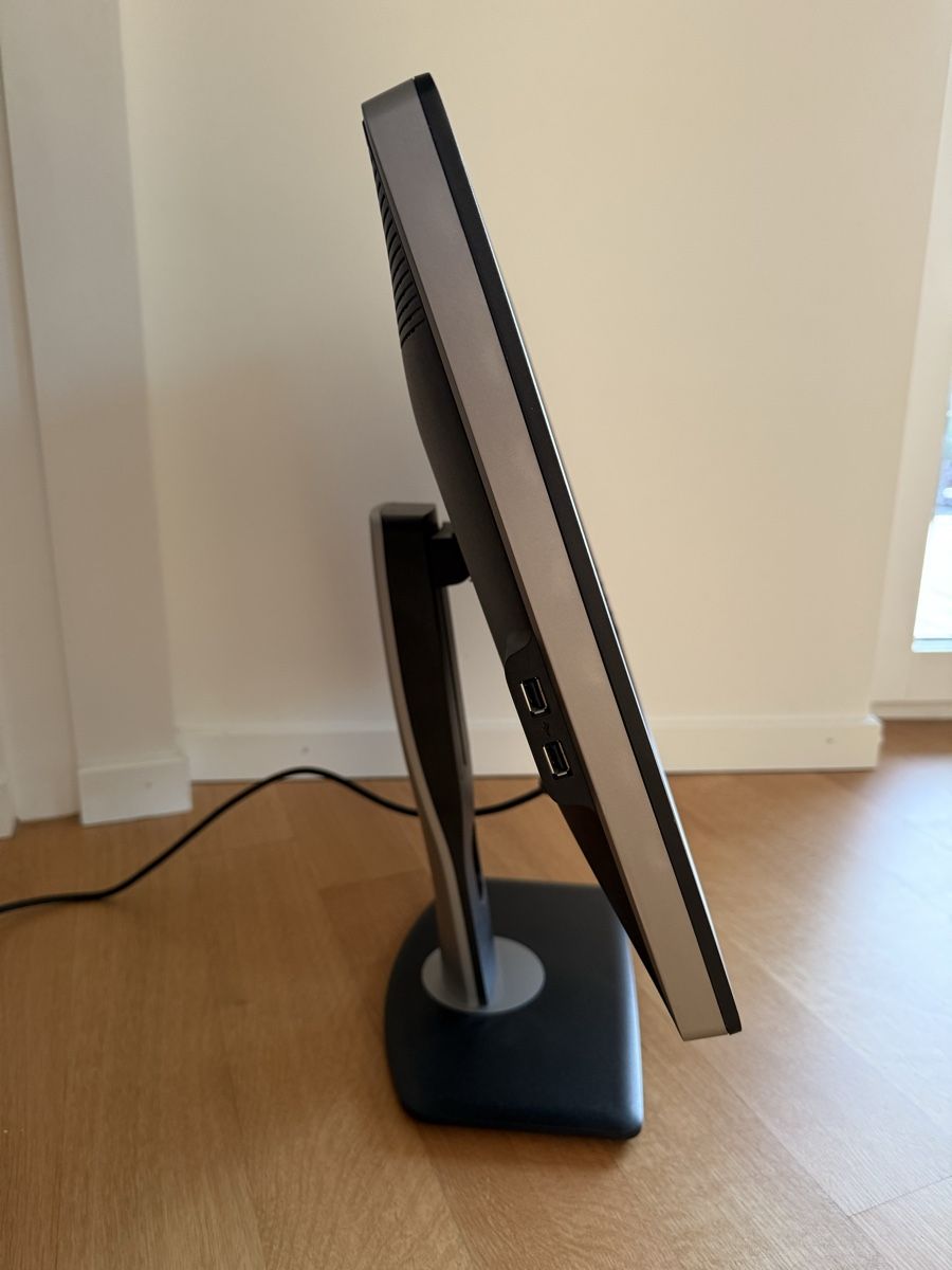 Dell Monitor: Dell Ultrascharp Screen – Usato da Zürich venduto da rah_mpq5 2