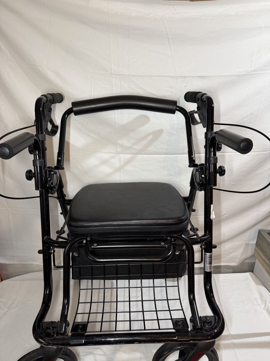 Sedie a rotelle: Rollstuhl+Rollator – Usato da Basel venduto da Hariva 1