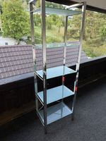 Elegantes Glass-Metall Regal