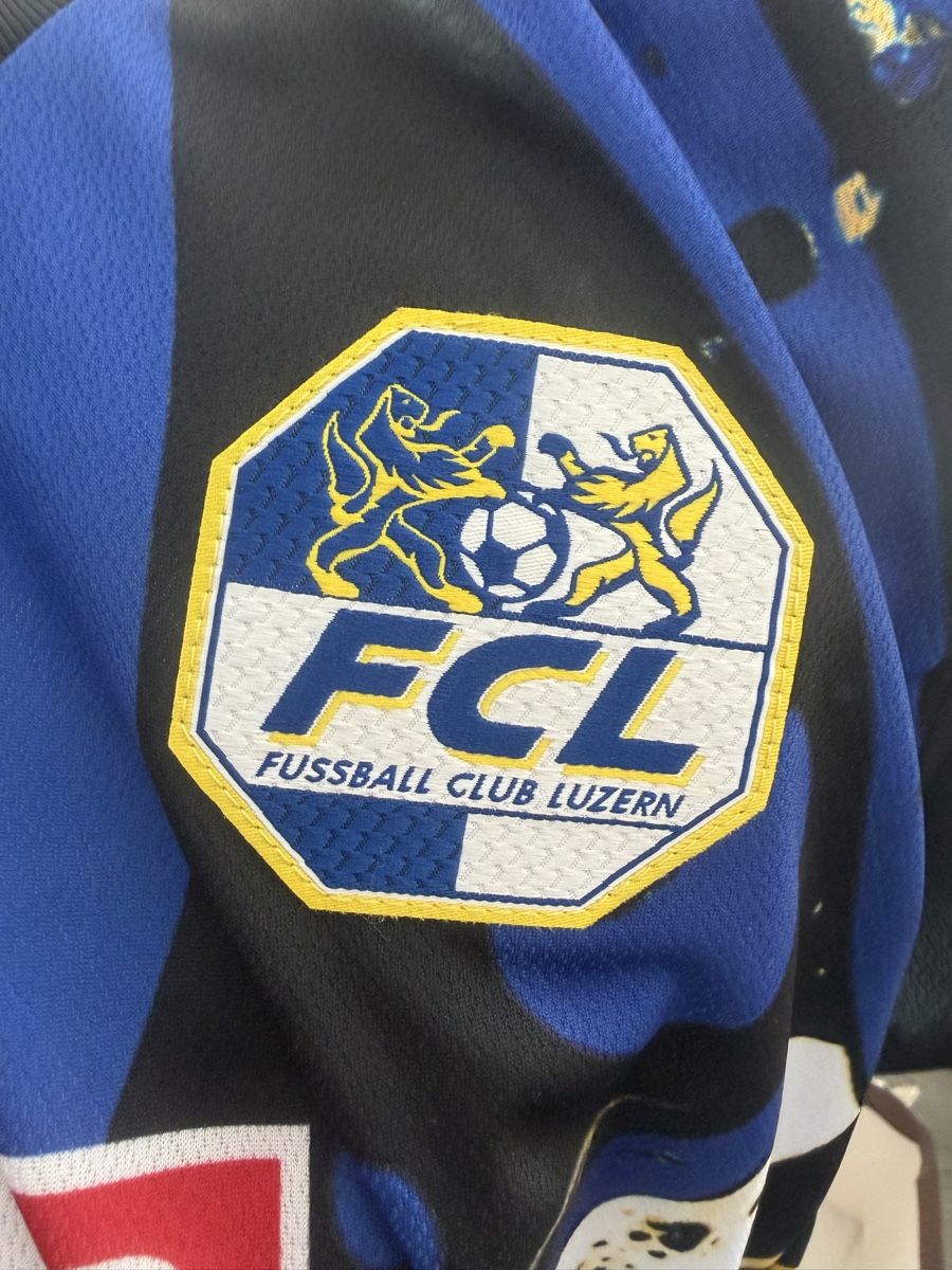 Canottiere & Pantaloni: FC Luzern Special Edition Carnival Jersey M – Usato da Genève venduto da sho_67qj 2