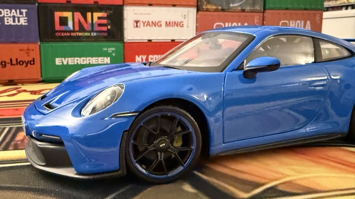 Porsche Modellini d'auto: Porsche 911 GT3 blau  1:18 – Nuovo e nell'imballaggio originale da Basel venduto da Zomeg 1