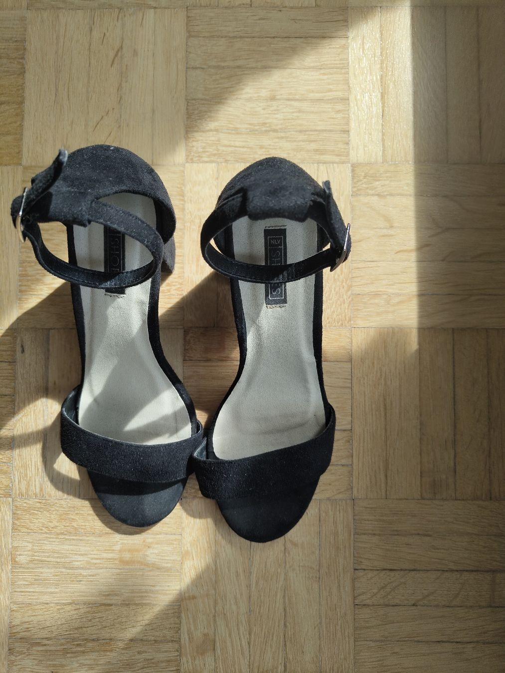 Scarpe da donna: Block-Heels, schwarzer Samt, Gr. 37 – Usato da Luzern venduto da mutega 1