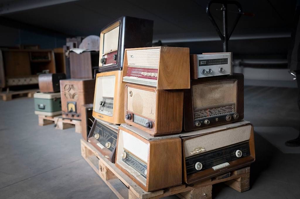 Radios: 50 Radios d'époque, 1950-60-70 – D'occasion à Chamoson par a_laroyale 2
